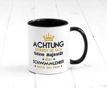 Seine Majestät Schwimmlehrer | Lehrer | Schüler | schwimmen Tasse Weiß - Schwarz - Kaffeetasse / Geschenk / Familie