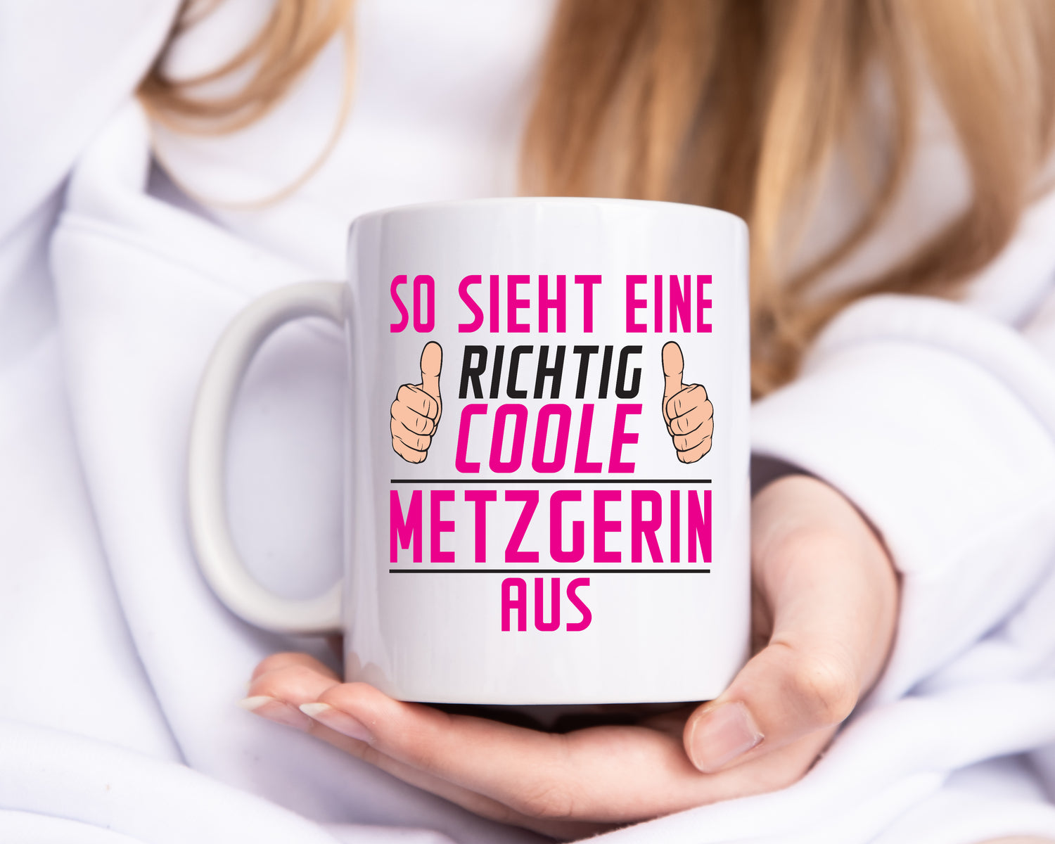 Richtig Coole Metzgerin | Fleischerin - Tasse Weiß - Kaffeetasse / Geschenk / Familie