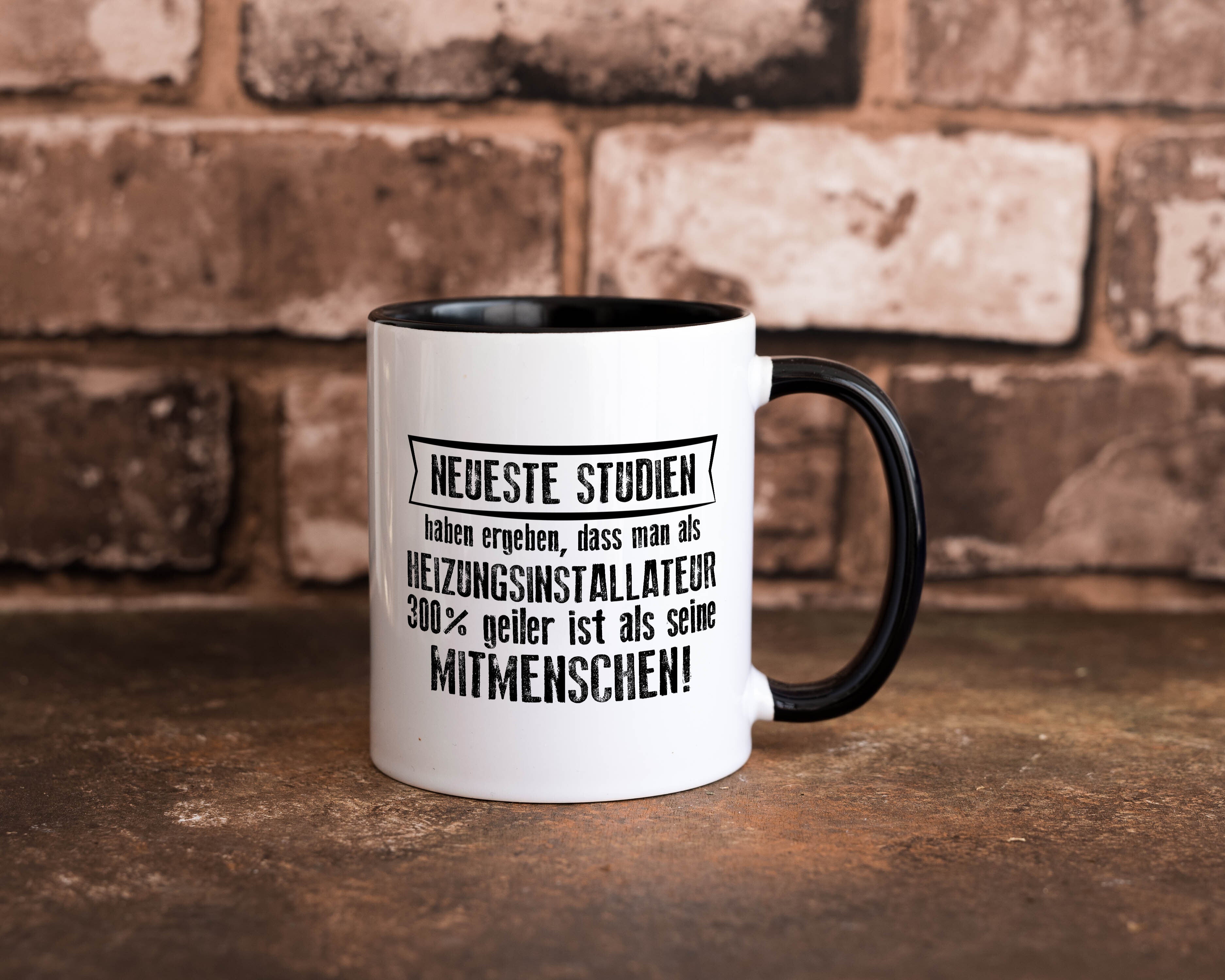 Neuste Studien: Heizungsinstallateur | Heizungsbauer Tasse Weiß - Schwarz - Kaffeetasse / Geschenk / Familie