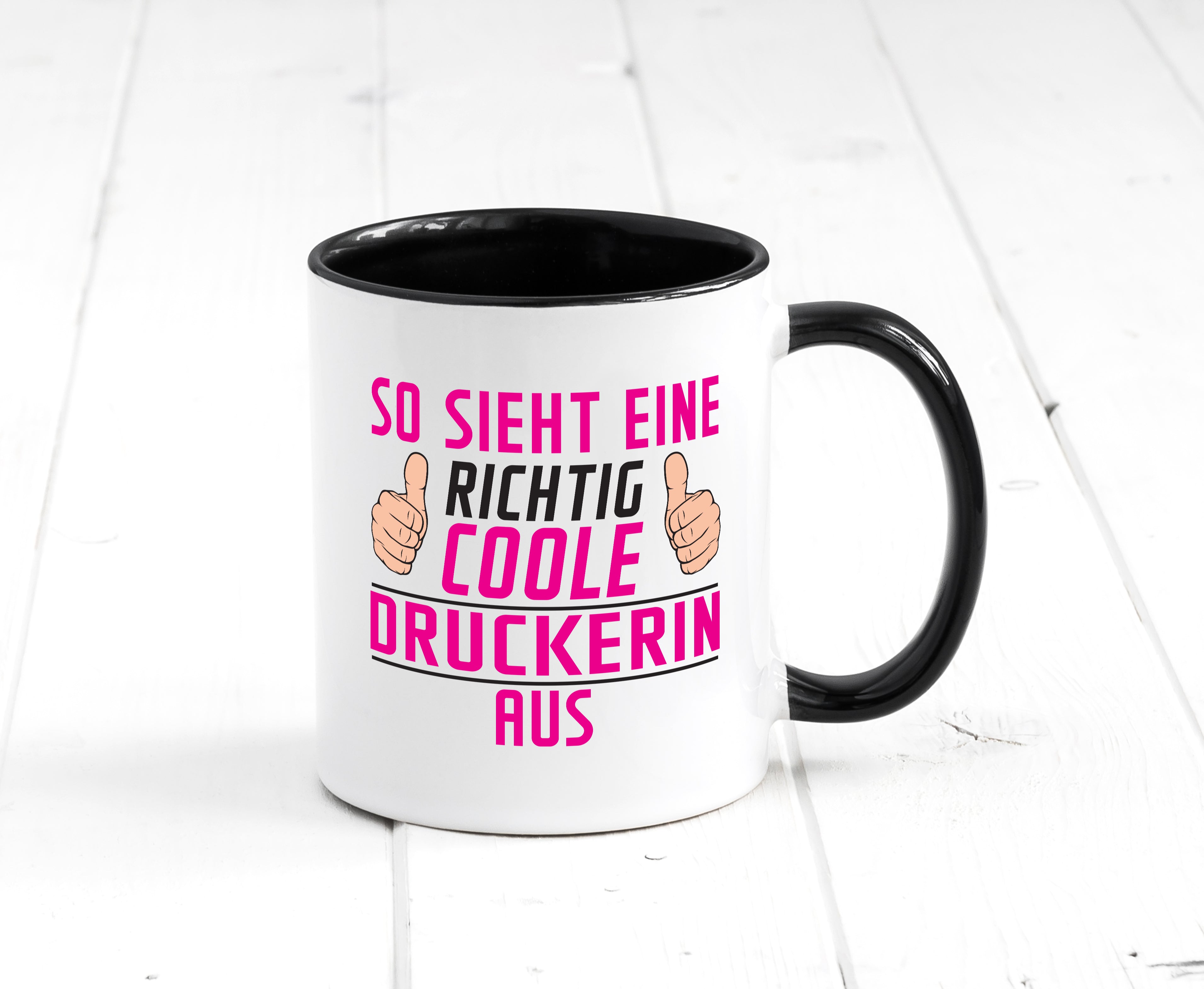 Richtig Coole Druckerin | Druckerei | Print Medien Tasse Weiß - Schwarz - Kaffeetasse / Geschenk / Familie