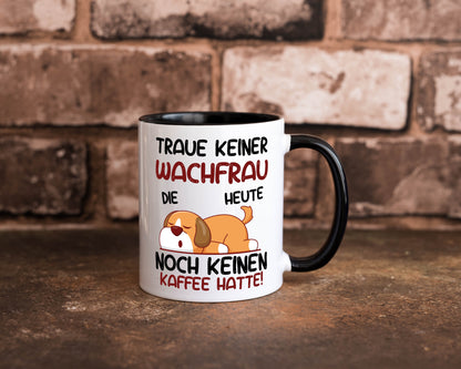 Traue keiner Wachfrau | Wachpersonal | Nachtwächter Tasse Weiß - Schwarz - Kaffeetasse / Geschenk / Familie