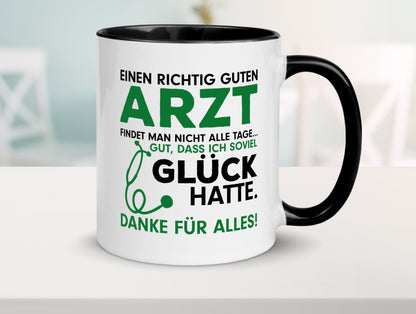 Richtig guter Arzt | Dankeschön Tasse | Ärzte Spruch Tasse Weiß - Schwarz - Kaffeetasse / Geschenk / Familie