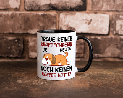 Traue keiner Kraftfahrerin | Lastwagen | LKW Fahrerin Tasse Weiß - Schwarz - Kaffeetasse / Geschenk / Familie