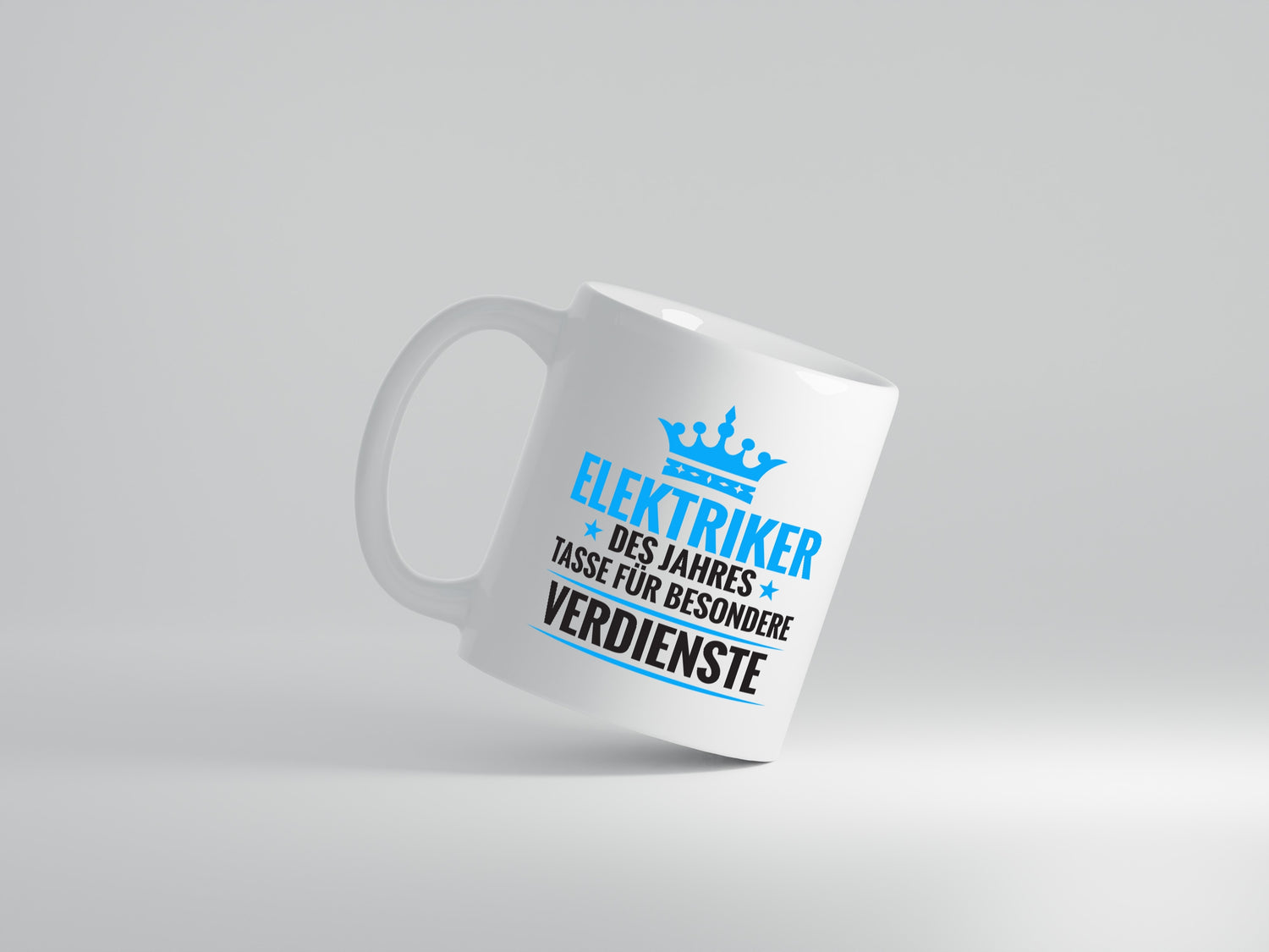 Besonderer Verdienst: Elektriker | Elektrotechnik - Tasse Weiß - Kaffeetasse / Geschenk / Familie