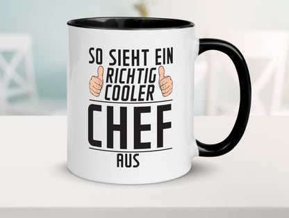 Richtig Cooler Chef | Führungskraft | Vorgesetzter Tasse Weiß - Schwarz - Kaffeetasse / Geschenk / Familie