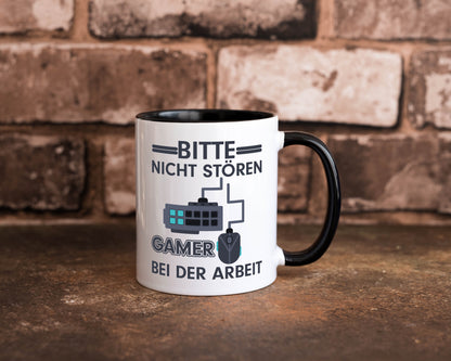 Gamer bei der Arbeit | Gaming Tasse | Teenager Spruch Tasse Weiß - Schwarz - Kaffeetasse / Geschenk / Familie