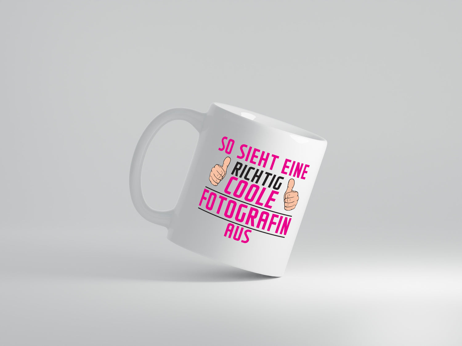 Richtig Coole Fotografin | Fotografie | Kamera - Tasse Weiß - Kaffeetasse / Geschenk / Familie