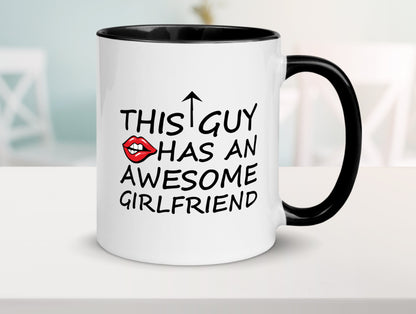 This Guy has an awesome Girlfriend Tasse Weiß - Schwarz - Kaffeetasse / Geschenk / Familie