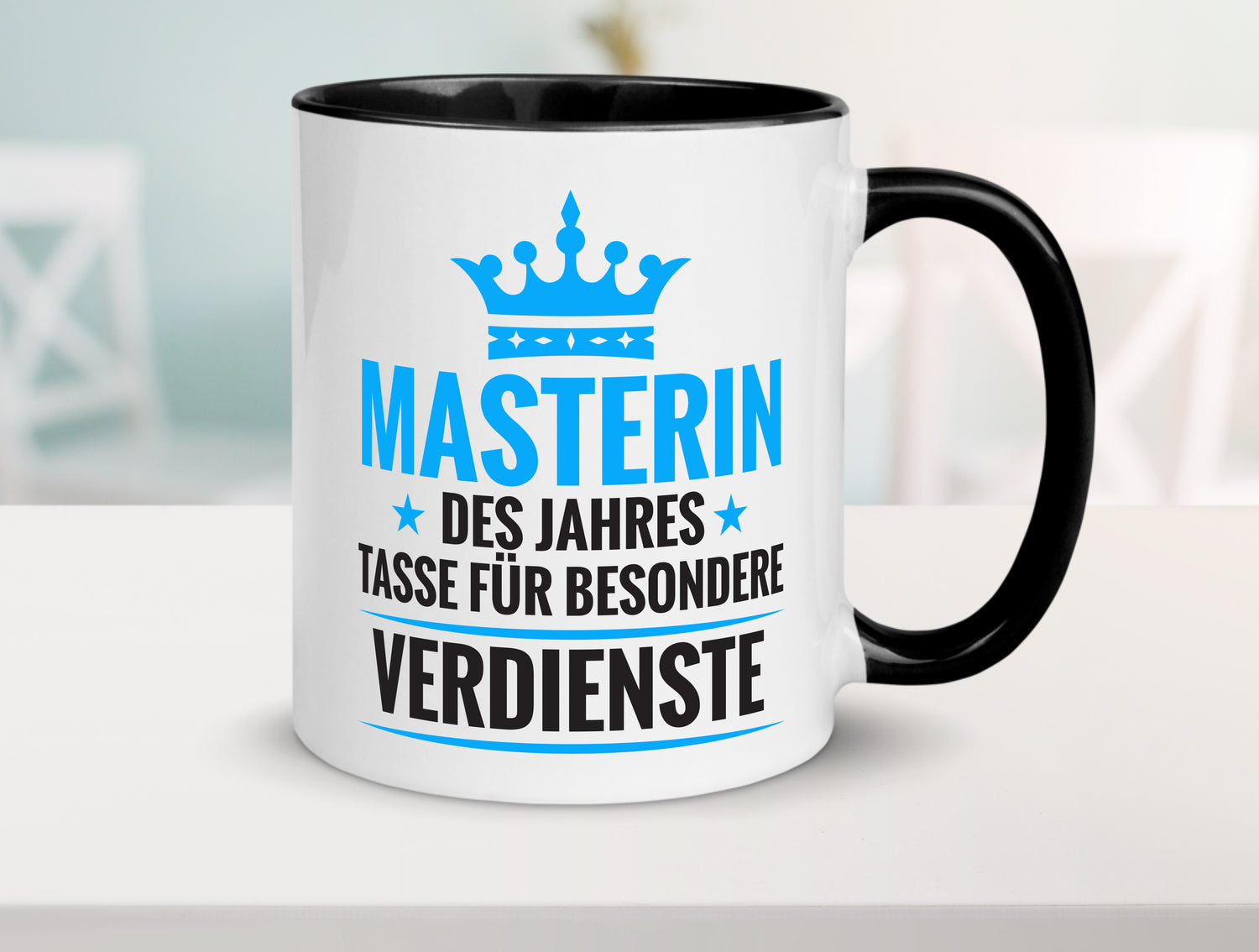 Besonderer Verdienst: Masterin | Student | Uni | Studium Tasse Weiß - Schwarz - Kaffeetasse / Geschenk / Familie