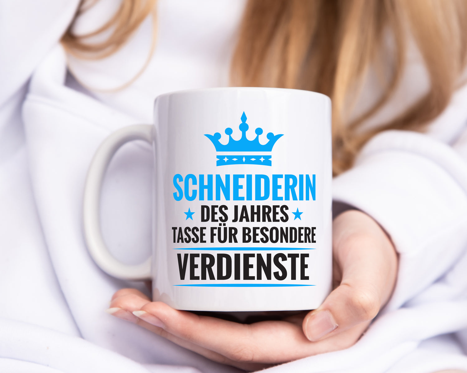 Besonderer Verdienst: Schneiderin | Beruf Schneiderei - Tasse Weiß - Kaffeetasse / Geschenk / Familie