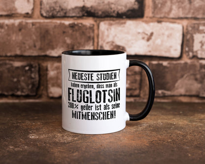 Neuste Studien: Fluglotsin | Flughafen | Flugverkehr Tasse Weiß - Schwarz - Kaffeetasse / Geschenk / Familie