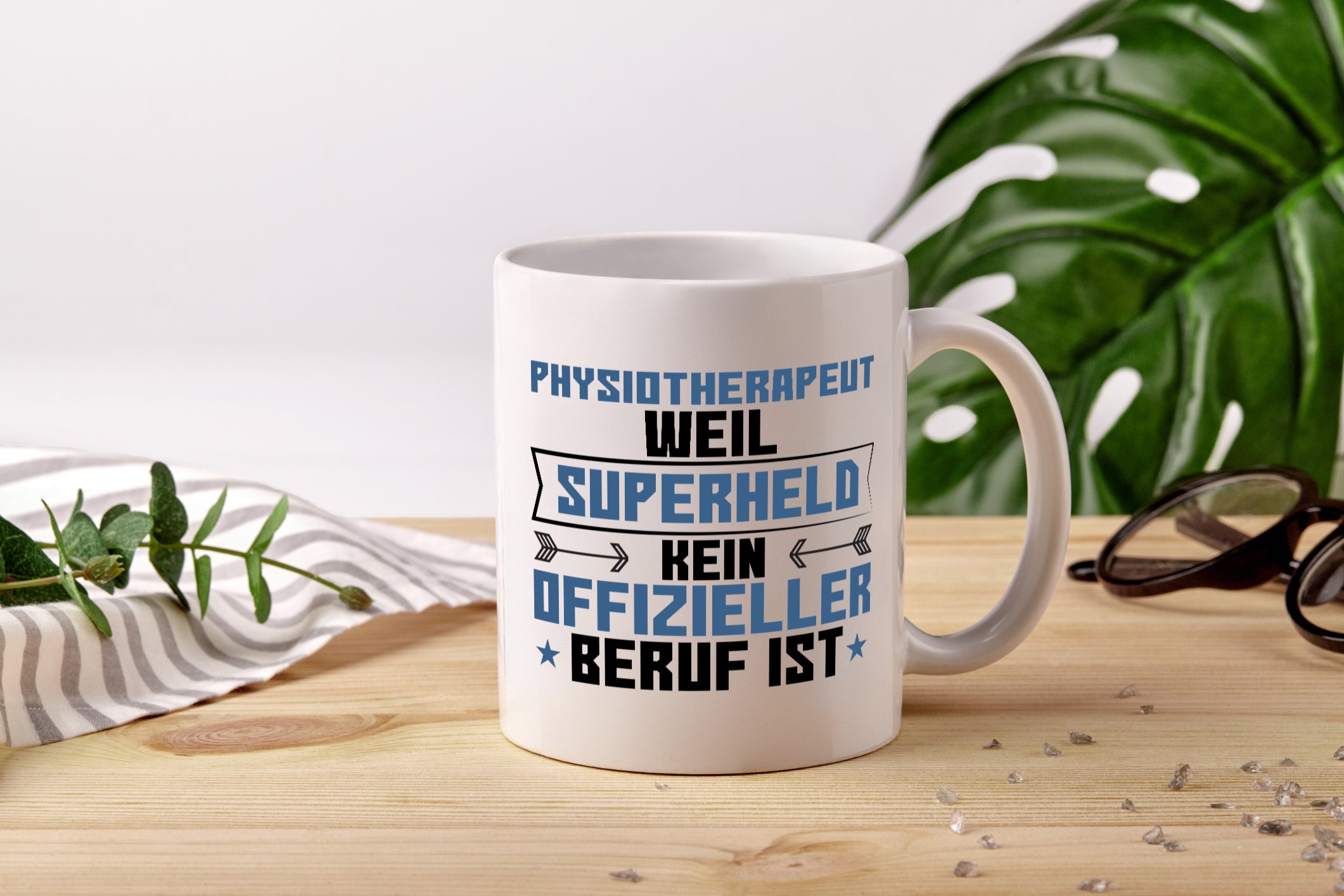 Superheld Physiotherapeut - Tasse Weiß - Kaffeetasse / Geschenk / Familie