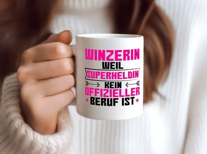 Superheldin Winzerin | Weinbauer | Wein - Tasse Weiß - Kaffeetasse / Geschenk / Familie