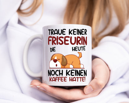 Traue keiner Friseurin | Friseuse | Frisörin - Tasse Weiß - Kaffeetasse / Geschenk / Familie