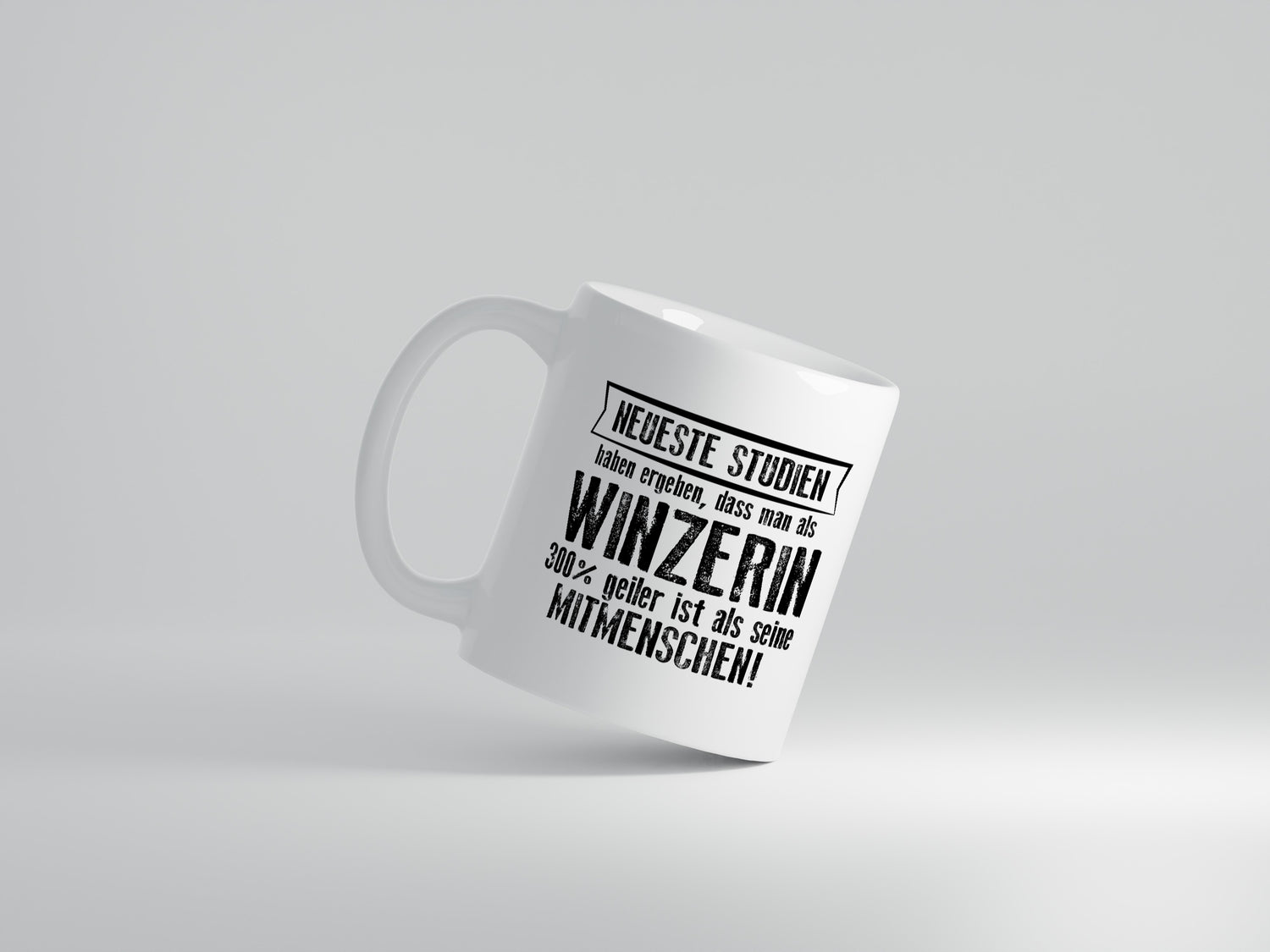 Neuste Studien: Winzerin | Weinbauer | Wein - Tasse Weiß - Kaffeetasse / Geschenk / Familie