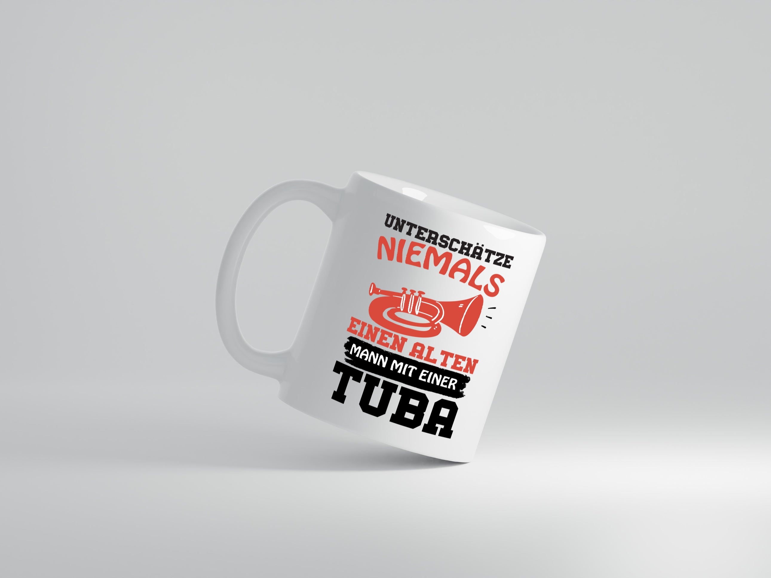 Alter Mann mit Tuba | Tubaspieler Tasse | Musiker Witz - Tasse Weiß - Kaffeetasse / Geschenk / Familie