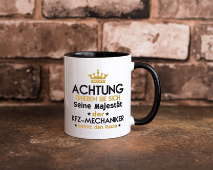 Seine Majestät KFZ-Mechaniker | Werkstatt | Mechaniker Tasse Weiß - Schwarz - Kaffeetasse / Geschenk / Familie