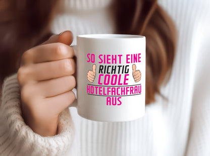 Richtig Coole Hotelfachfrau | Hotel - Tasse Weiß - Kaffeetasse / Geschenk / Familie