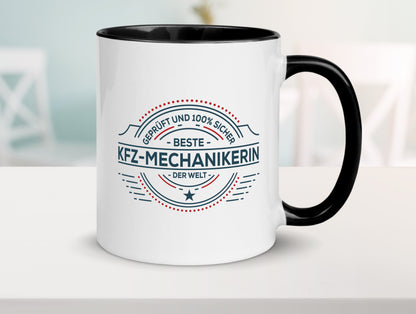 Geprüft und sicher: KFZ-Mechanikerin | Mechaniker Tasse Weiß - Schwarz - Kaffeetasse / Geschenk / Familie