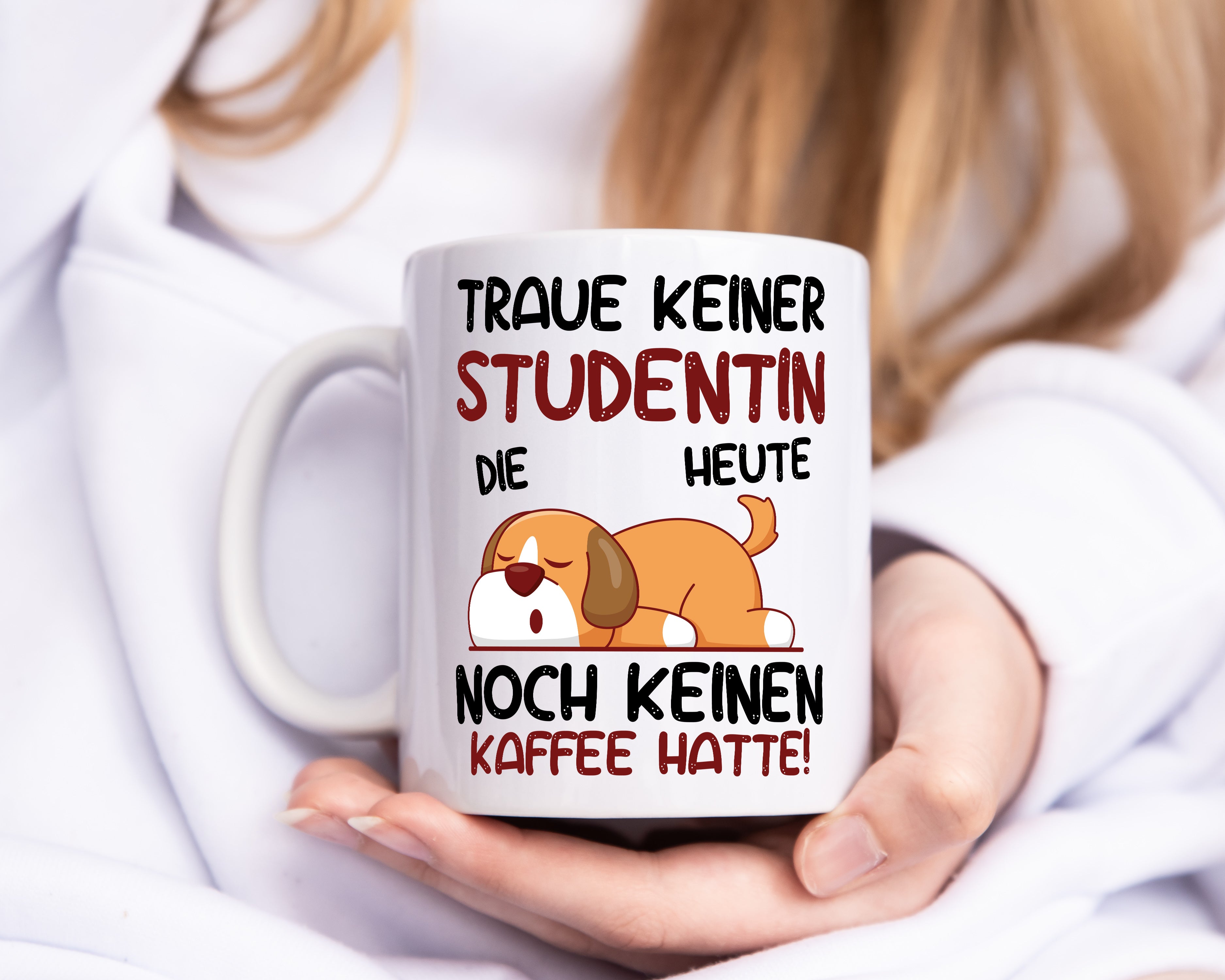 Traue keiner Studentin | Uni | Studium | Universität - Tasse Weiß - Kaffeetasse / Geschenk / Familie