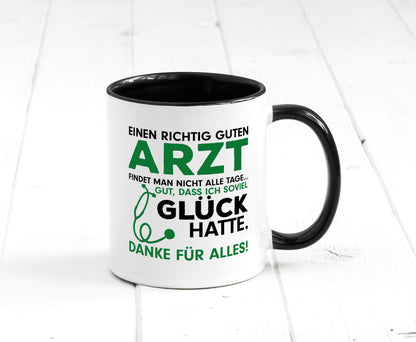 Richtig guter Arzt | Dankeschön Tasse | Ärzte Spruch Tasse Weiß - Schwarz - Kaffeetasse / Geschenk / Familie