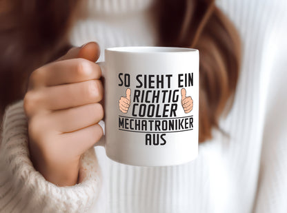 Richtig Cooler Mechatroniker | KFZ - Tasse Weiß - Kaffeetasse / Geschenk / Familie