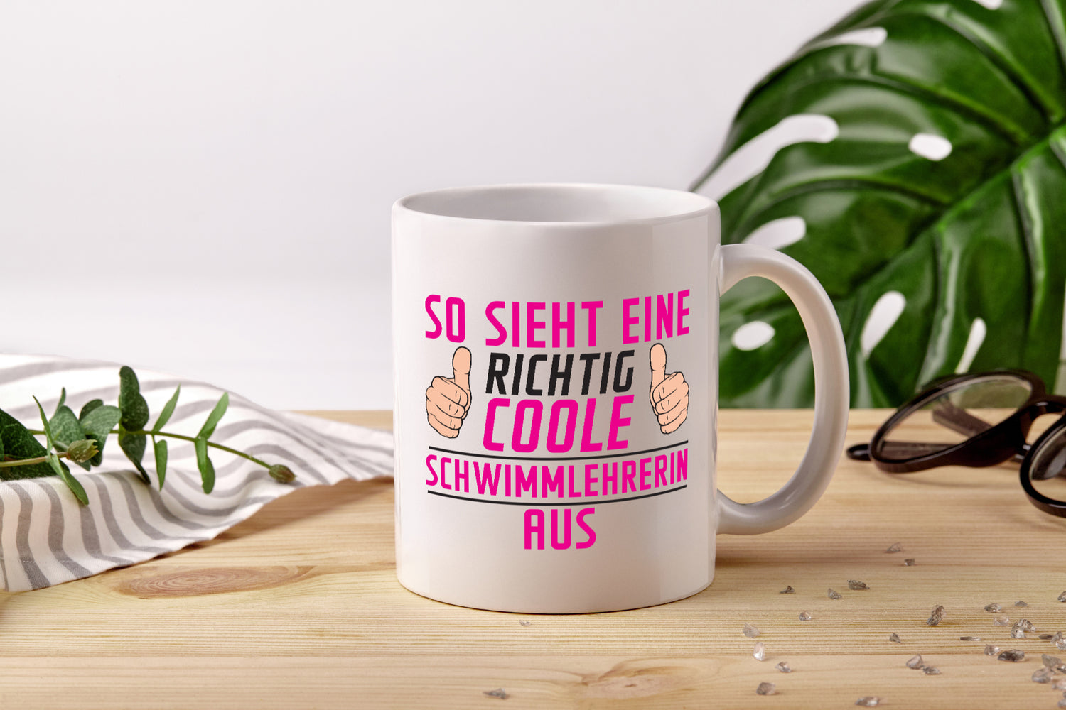 Richtig Coole Schwimmlehrerin | schwimmen | Lehrer | Sport - Tasse Weiß - Kaffeetasse / Geschenk / Familie