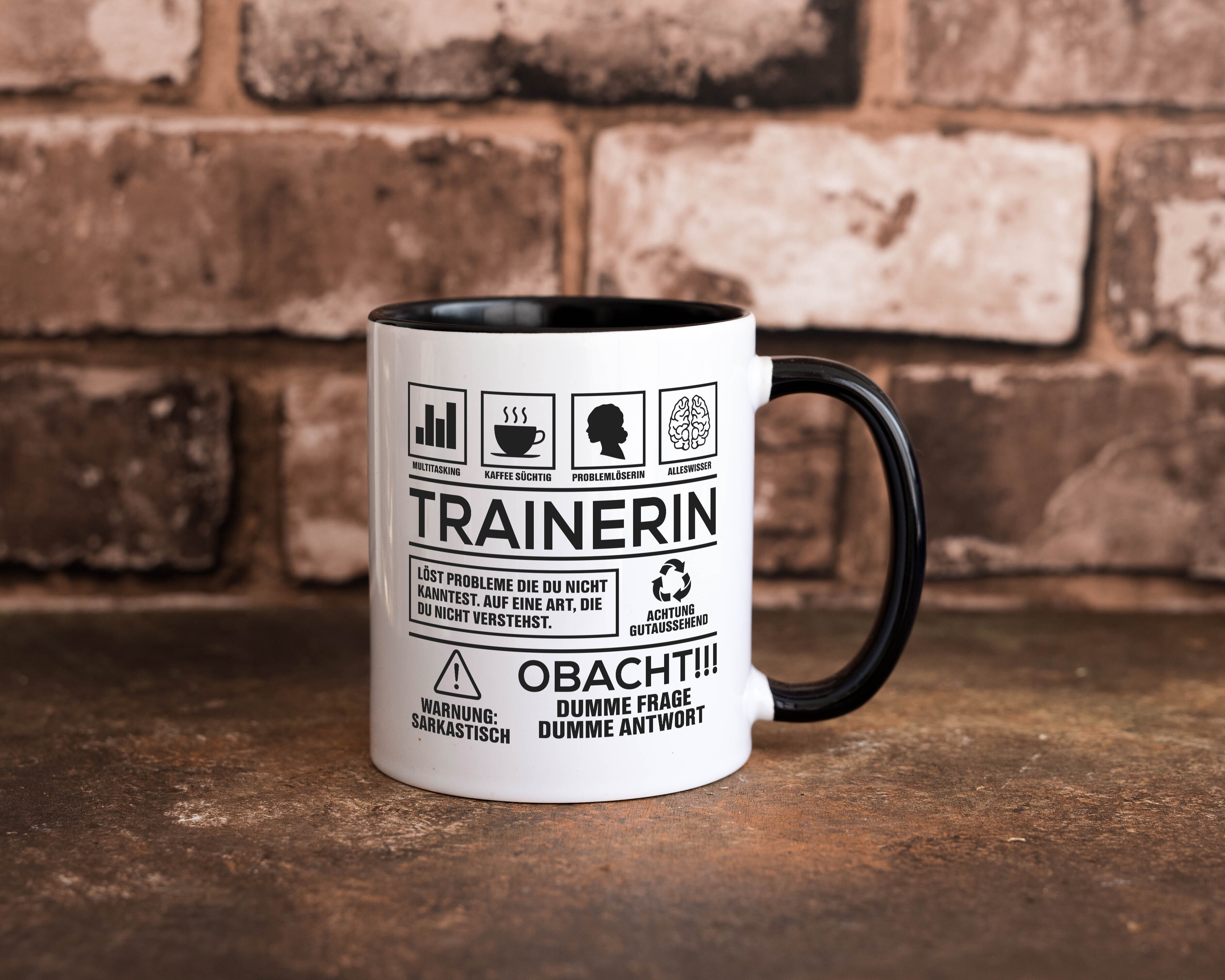 Achtung Probleme Trainerin | Sportverein | Humor Tasse Weiß - Schwarz - Kaffeetasse / Geschenk / Familie