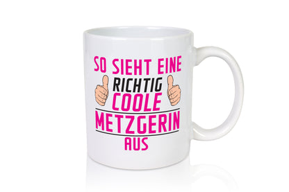 Richtig Coole Metzgerin | Fleischerin - Tasse Weiß - Kaffeetasse / Geschenk / Familie