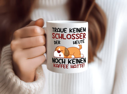 Traue keinem Schlosser | Beruf Schlosserei - Tasse Weiß - Kaffeetasse / Geschenk / Familie