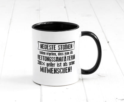 Neuste Studien: Rettungssanitäterin | Sanitäter Tasse Weiß - Schwarz - Kaffeetasse / Geschenk / Familie