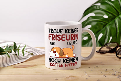 Traue keiner Friseurin | Friseuse | Frisörin - Tasse Weiß - Kaffeetasse / Geschenk / Familie