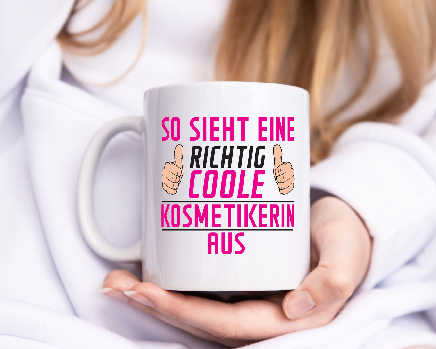 Richtig Coole Kosmetikerin | Kosmetik | Stylistin - Tasse Weiß - Kaffeetasse / Geschenk / Familie