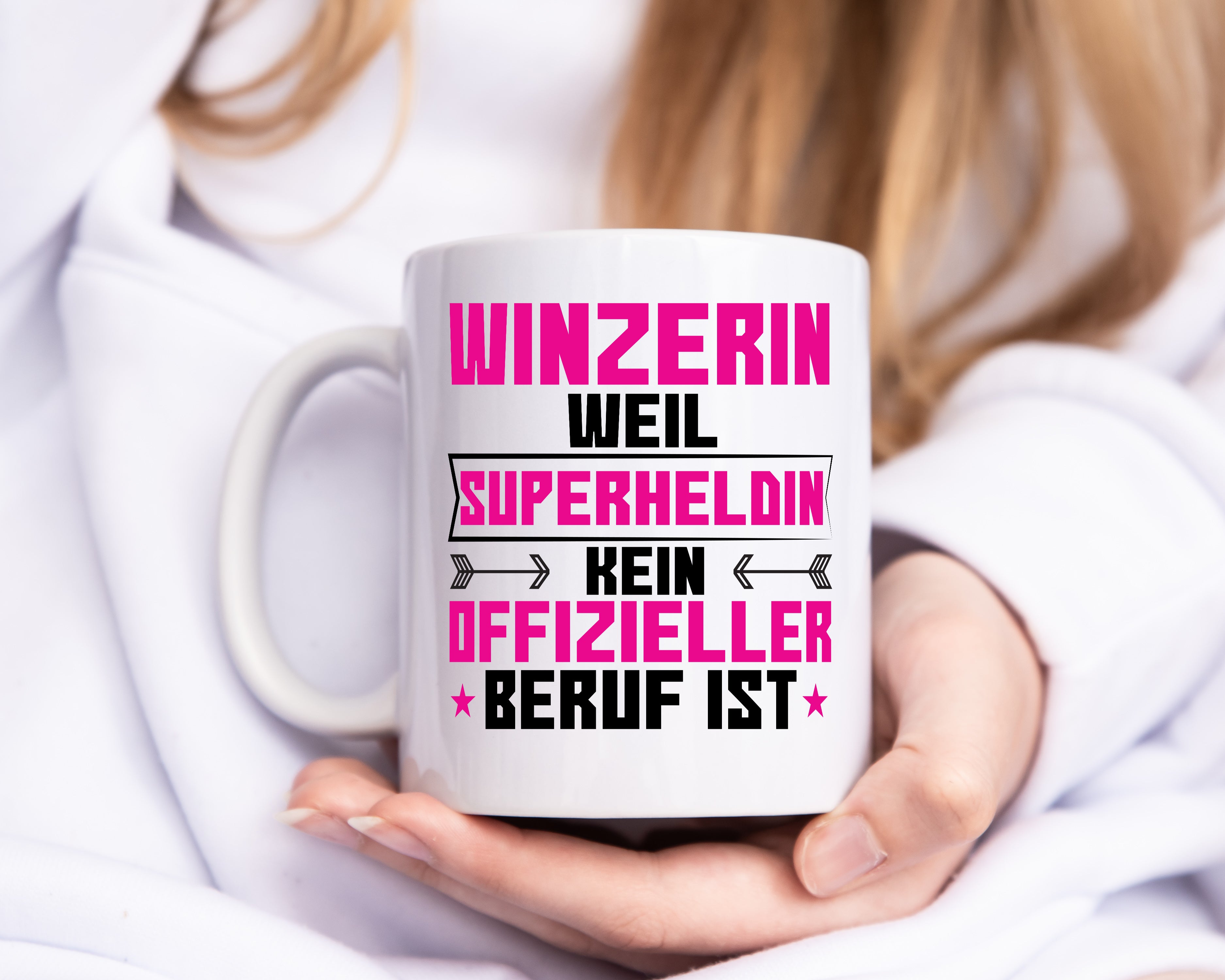 Superheldin Winzerin | Weinbauer | Wein - Tasse Weiß - Kaffeetasse / Geschenk / Familie