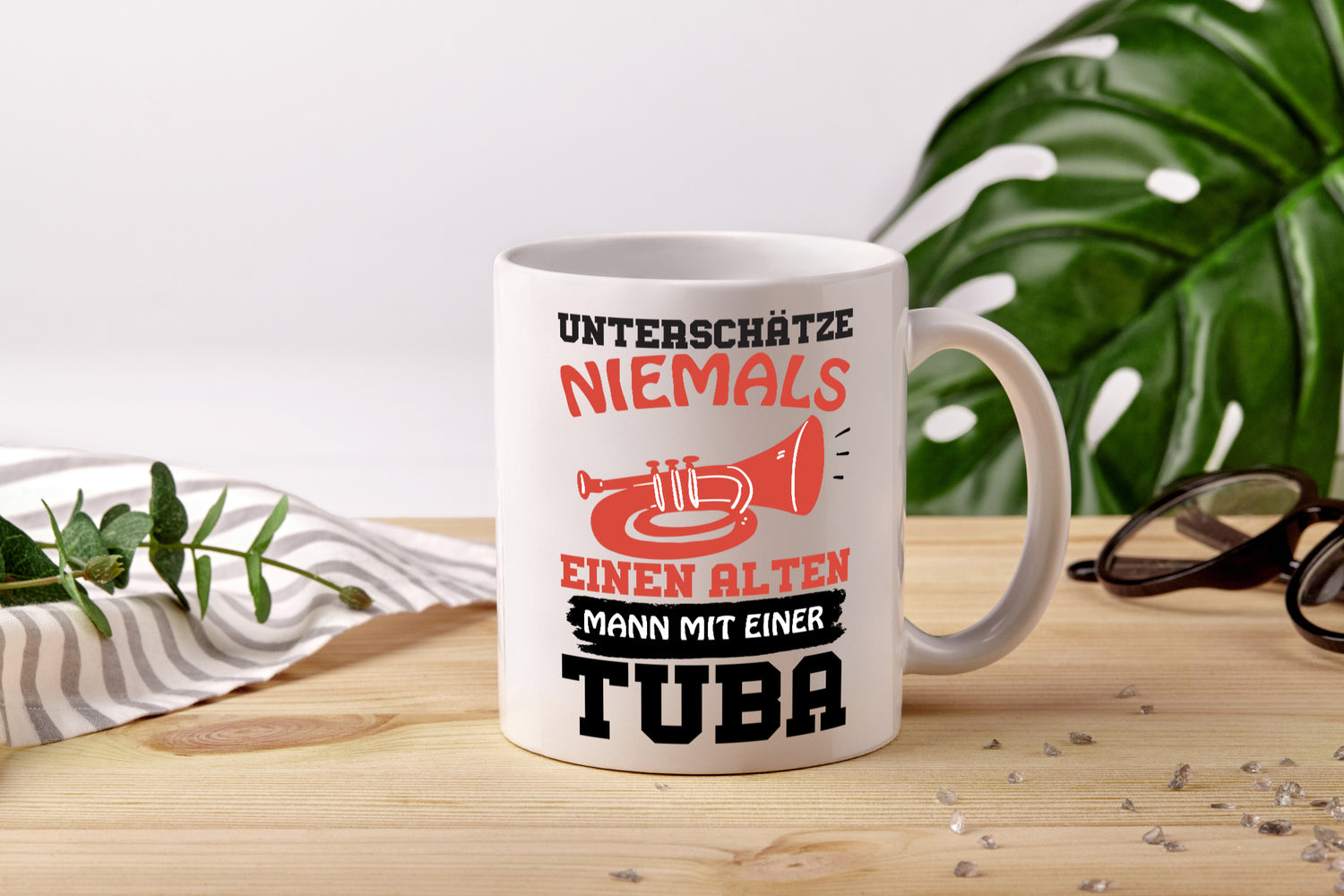 Alter Mann mit Tuba | Tubaspieler Tasse | Musiker Witz - Tasse Weiß - Kaffeetasse / Geschenk / Familie