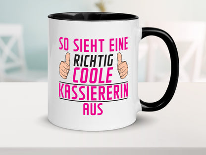 Richtig Coole Kassiererin Tasse Weiß - Schwarz - Kaffeetasse / Geschenk / Familie