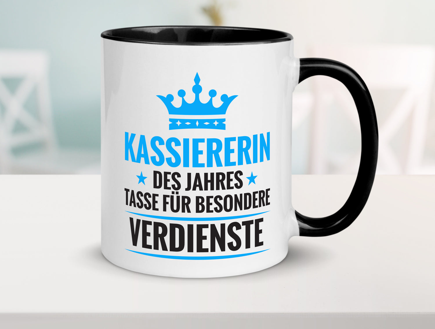 Besonderer Verdienst: Kassiererin Tasse Weiß - Schwarz - Kaffeetasse / Geschenk / Familie