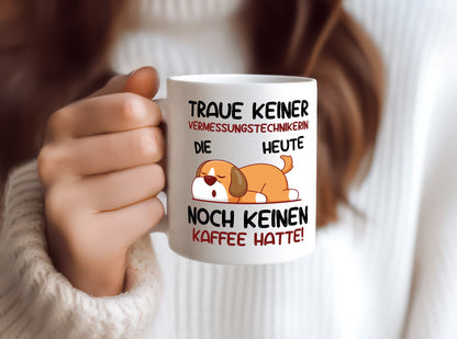 Traue keiner Vermessungstechnikerin | Techniker - Tasse Weiß - Kaffeetasse / Geschenk / Familie