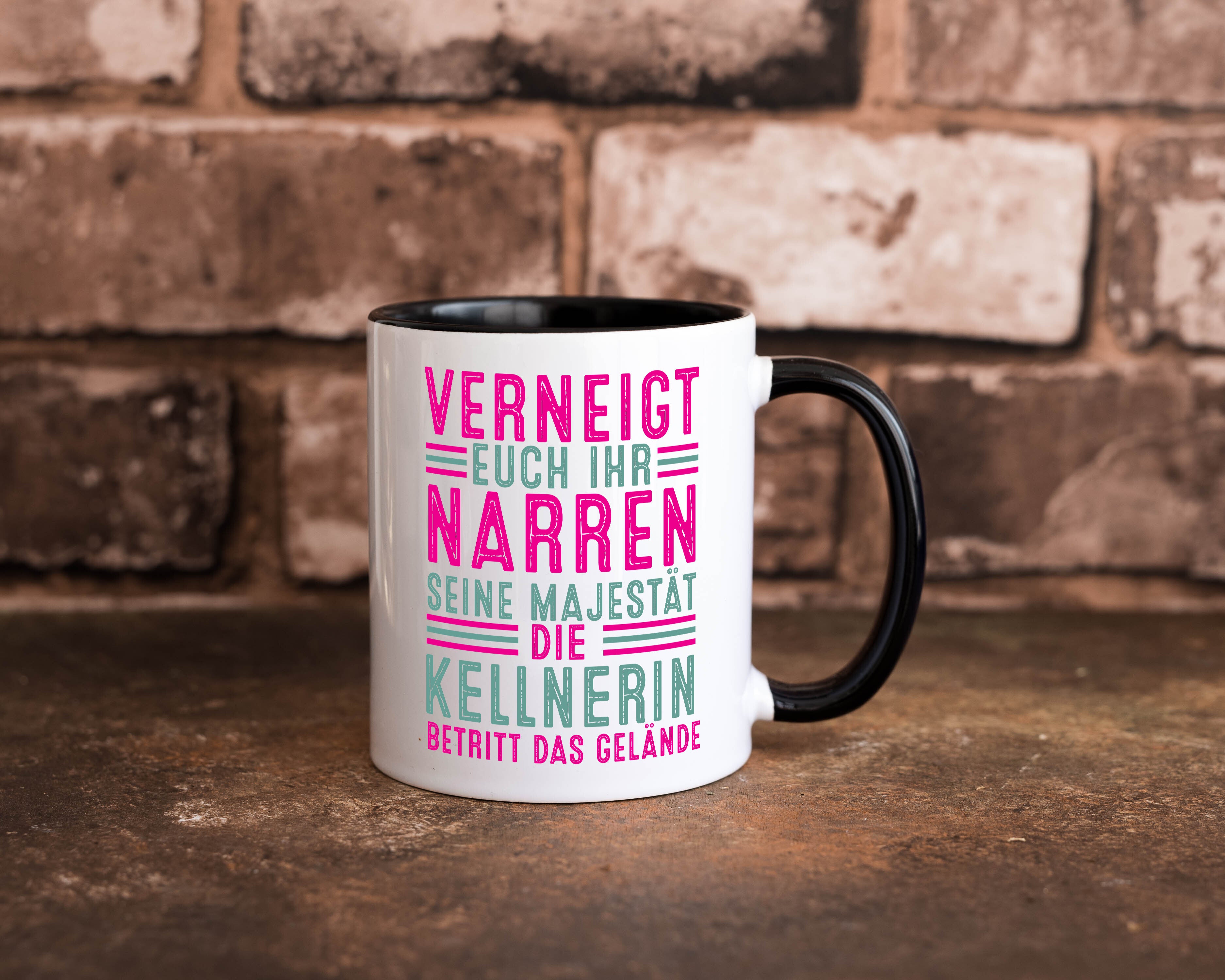 Verneigt euch: Kellnerin | Beruf kellnern | Bedienung Tasse Weiß - Schwarz - Kaffeetasse / Geschenk / Familie