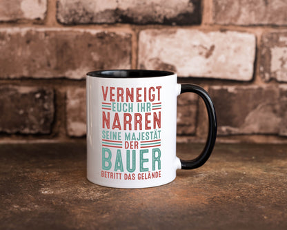 Verneigt euch: Bauer | Bauernhof | Landwirtschaft Tasse Weiß - Schwarz - Kaffeetasse / Geschenk / Familie