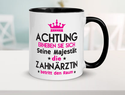 Seine Majestät Zahnärztin | Zahnmedizin Beruf Tasse Weiß - Schwarz - Kaffeetasse / Geschenk / Familie