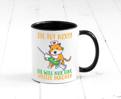 Die tut nix! | Spruch | Katze | Krankenschwester Tasse Weiß - Schwarz - Kaffeetasse / Geschenk / Familie