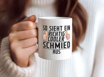 Richtig Cooler Schmied | Beruf schmieden - Tasse Weiß - Kaffeetasse / Geschenk / Familie