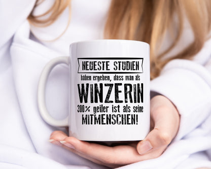 Neuste Studien: Winzerin | Weinbauer | Wein - Tasse Weiß - Kaffeetasse / Geschenk / Familie