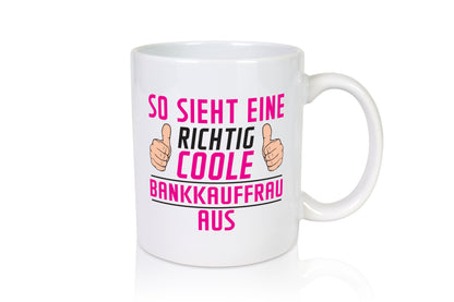 Richtig Coole Bankkauffrau | Kauffrau | Bank Kaufleute - Tasse Weiß - Kaffeetasse / Geschenk / Familie