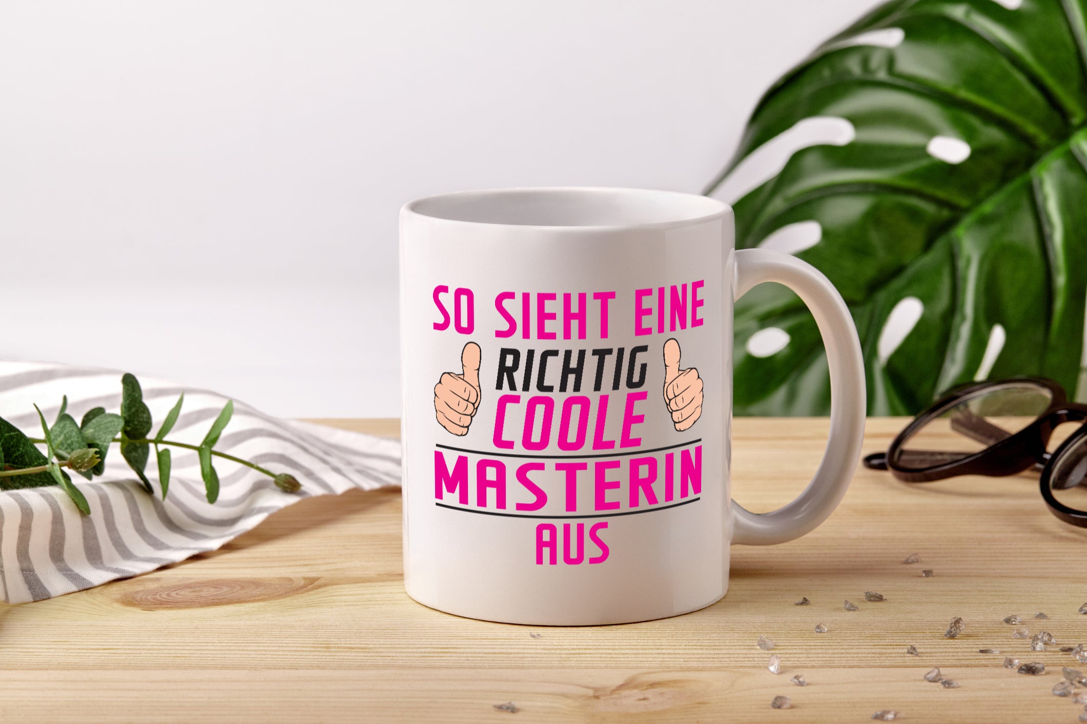 Richtig Coole Masterin | Student | Uni | Master Studium - Tasse Weiß - Kaffeetasse / Geschenk / Familie