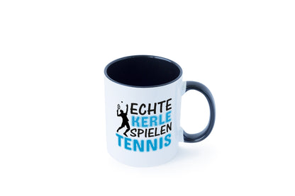 Echte Kerle spielen Tennis | Männer Tasse | Sport Tasse Weiß - Schwarz - Kaffeetasse / Geschenk / Familie