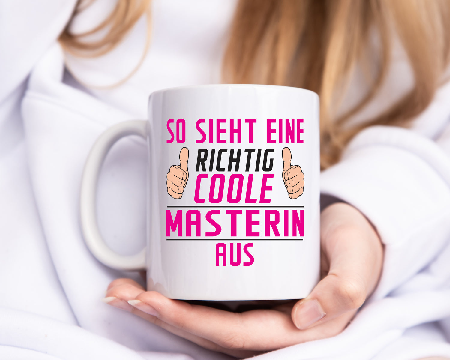 Richtig Coole Masterin | Student | Uni | Master Studium - Tasse Weiß - Kaffeetasse / Geschenk / Familie