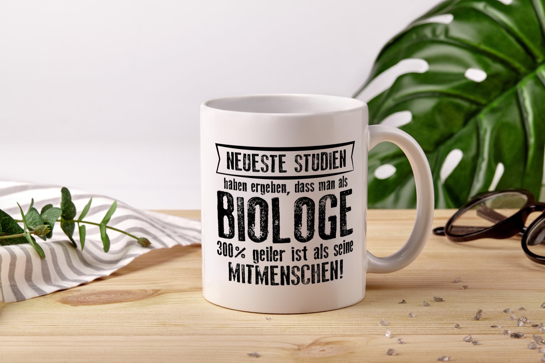 Neuste Studien: Biologe | Biologie | Naturforscher - Tasse Weiß - Kaffeetasse / Geschenk / Familie