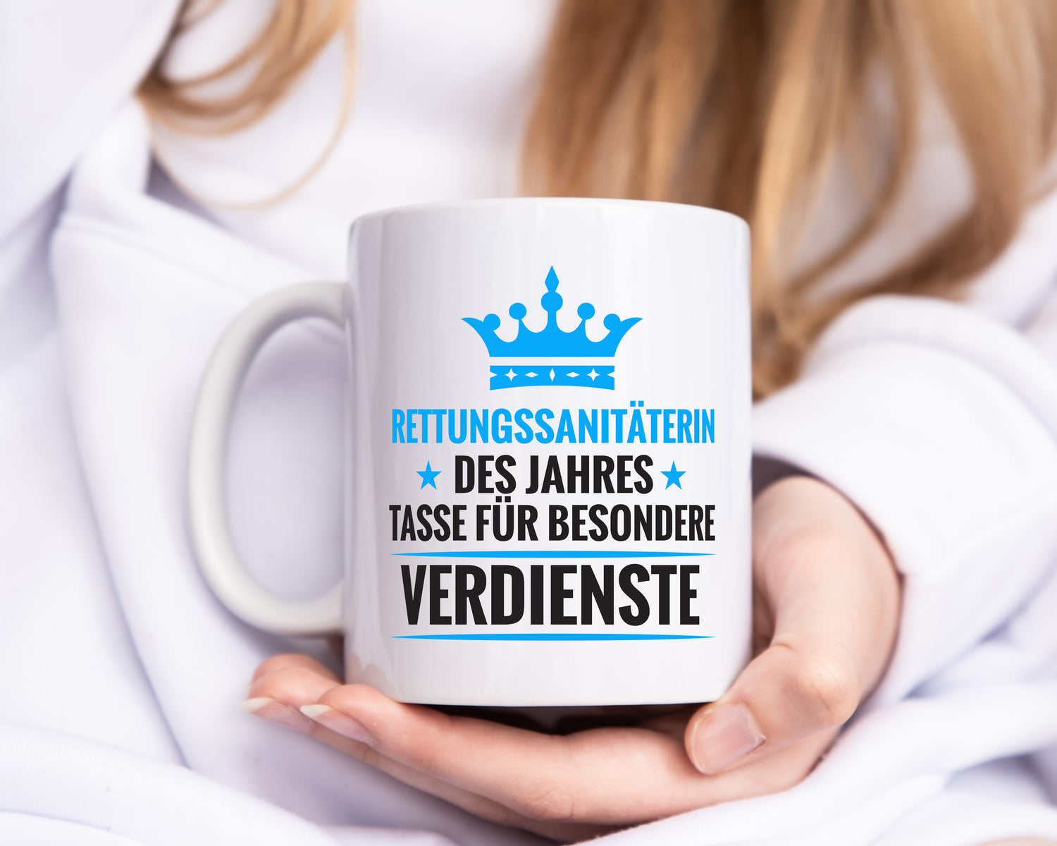 Besonderer Verdienst: Rettungssanitäterin | Sanitäter - Tasse Weiß - Kaffeetasse / Geschenk / Familie